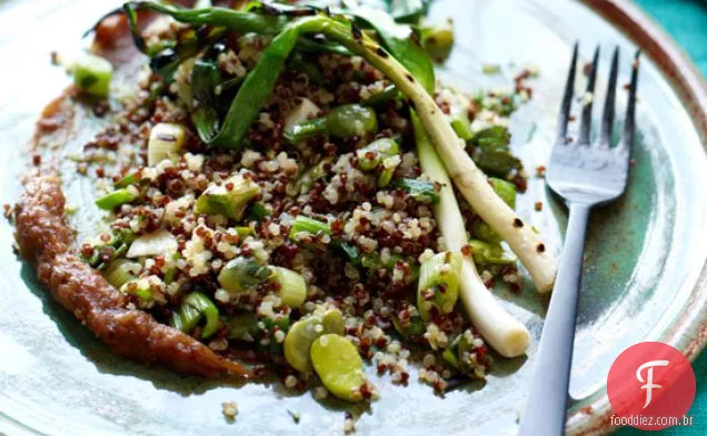 Salada de Quinoa com cebolinha grelhada, Favas e tâmaras