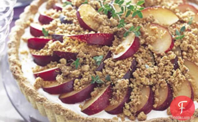 Torta de ameixa com queijo de cabra e noz-tomilho Streusel