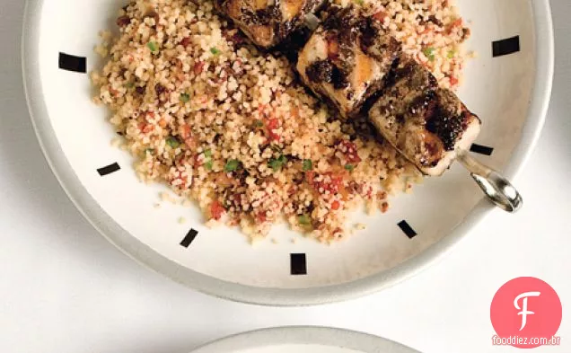 Mahi-Mahi espetos com Tapenade e cuscuz