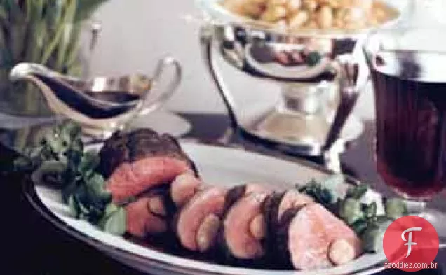 Lombo de carne com vinho tinto e molho de medula