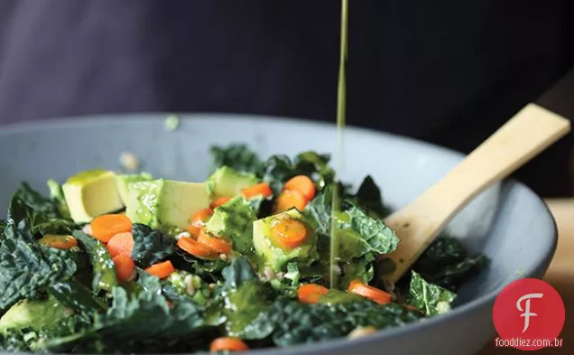 Salada de couve e Farro de Gialina com abacate