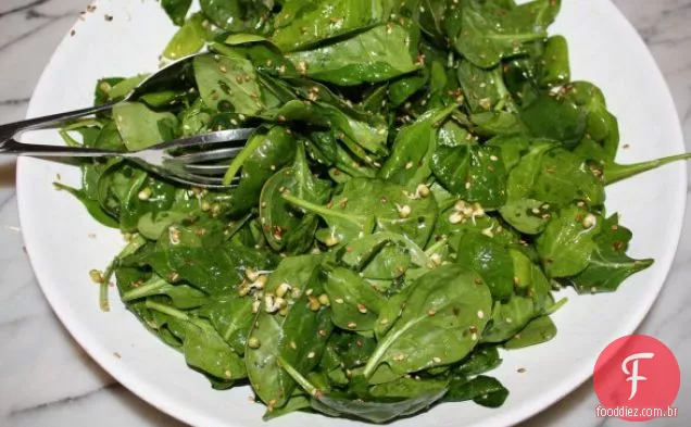 Salada De Espinafre Com Gergelim