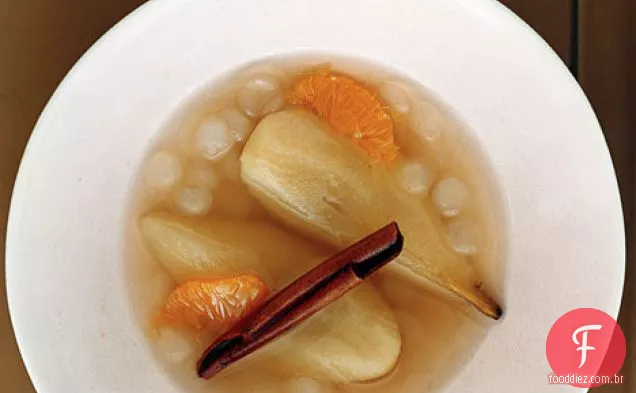 Peras escalfadas a Chá Com Pérolas de Tapioca e Satsumas
