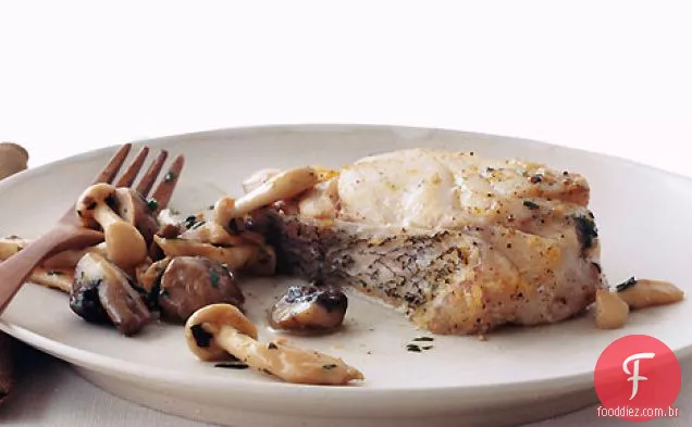 Pescada com cogumelos selvagens