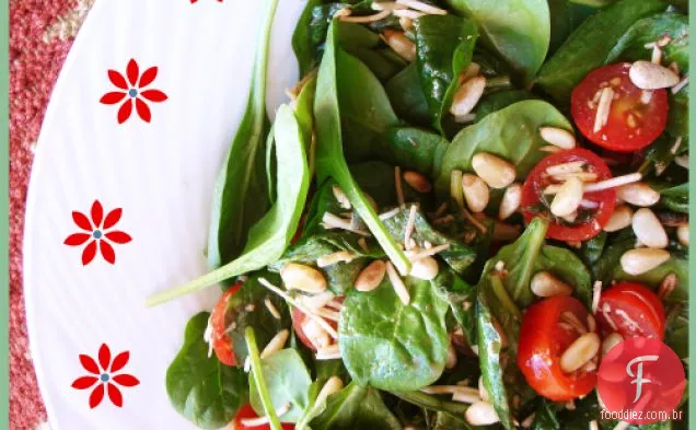 Salada De Espinafre Com Pinhões Torrados