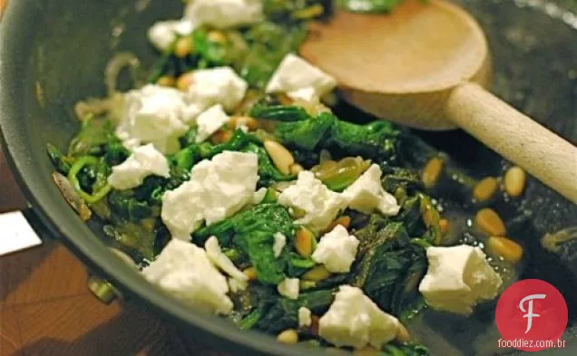 Espinafre Com Feta E Pinhões