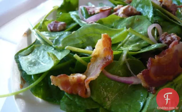 Salada De Espinafre Com Pancetta Crocante E Nozes Torradas