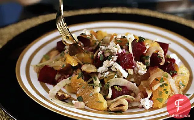 Salada de beterraba dourada e carmesim com laranjas, erva-doce e queijo Feta
