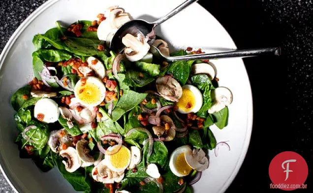 Salada De Espinafre Com Vinagrete De Bacon Quente