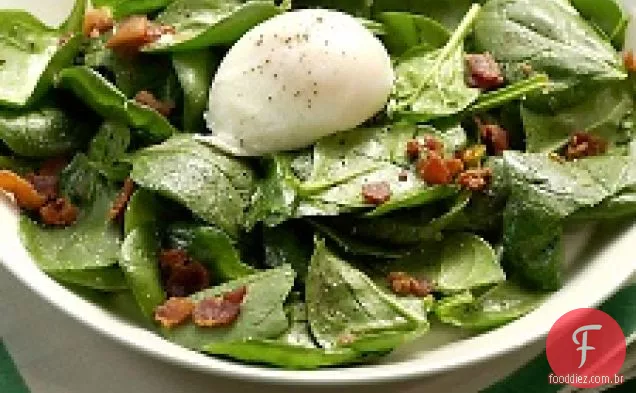 Salada De Espinafre Com Ovos Escalfados