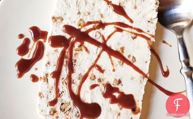 Pecan Praline Semifreddo com caramelo Bourbon