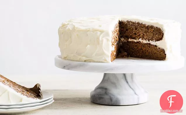 Bolo de cenoura com cobertura de Cream Cheese