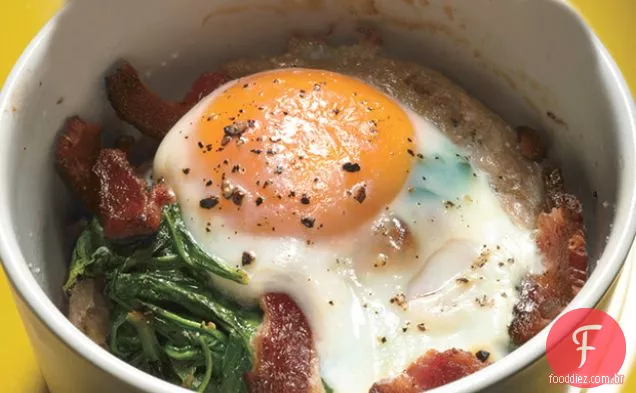 Ovos cozidos com Bacon e espinafre
