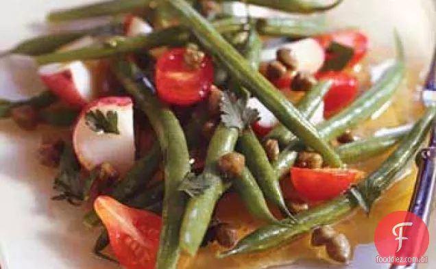 Salada de batata, feijão verde e tomate cereja