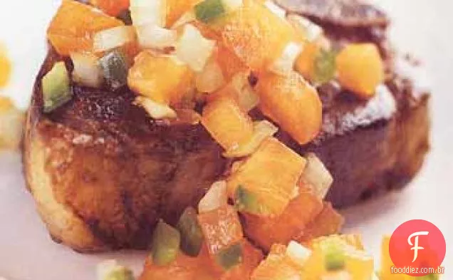 Costeletas de cordeiro e Chutney de caqui fresco