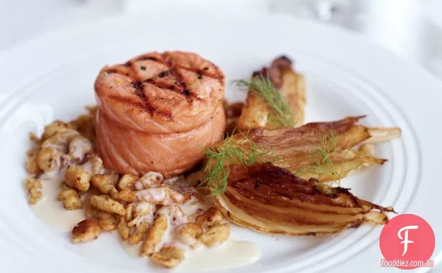 Salmão grelhado com Erva-doce e mostarda crioula Spaetzle