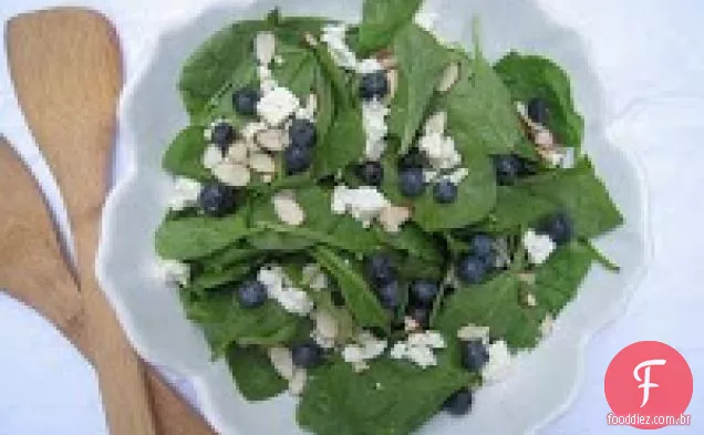 Salada De Espinafre Com Mirtilos, Feta E Amêndoas