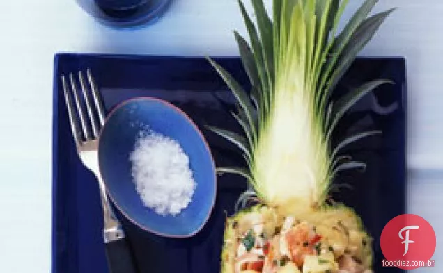 Salada de lagosta e abacaxi com manjericão e hortelã