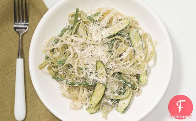 Tagliatelle com legumes para bebês e molho de limão e Parmesão