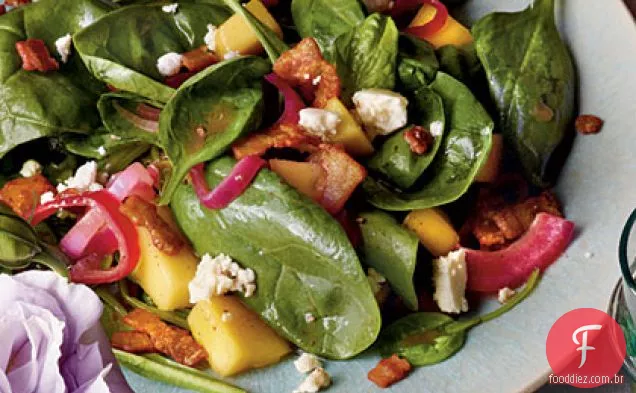 Salada de Manga-espinafre com vinagrete de Bacon quente