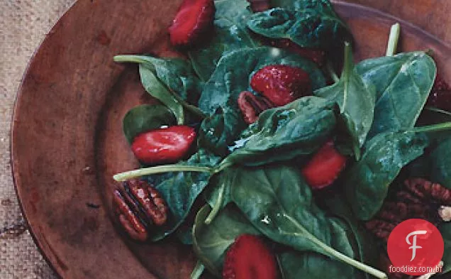 Salada de espinafre com vinagrete de morango