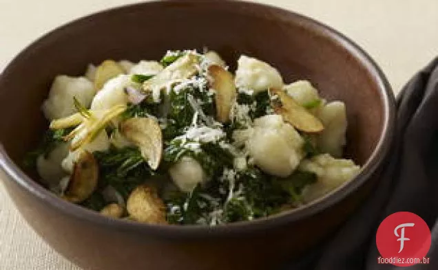 Menos De 15 Minutos Espinafre Com Nhoque E Batatas Fritas De Alho