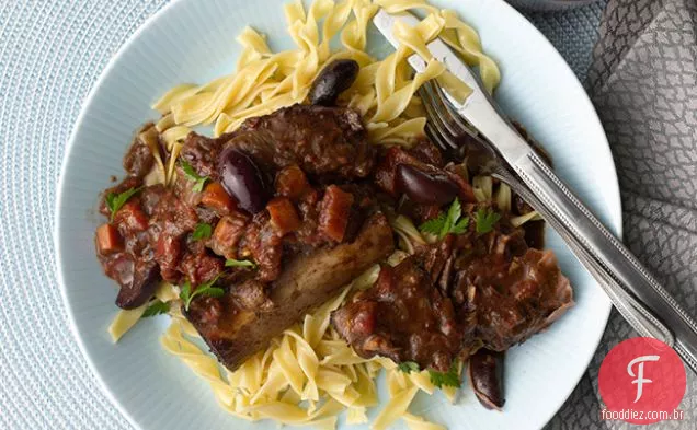 Costelas curtas provençais com azeitonas e ervas