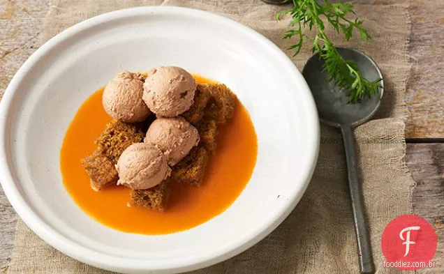 Semifreddo de chocolate ao leite com bolo de cenoura de anis estrelado