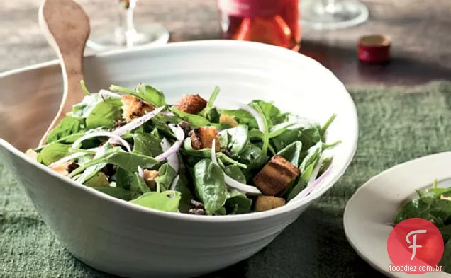 Salada de espinafre com Croutons de Pão de milho