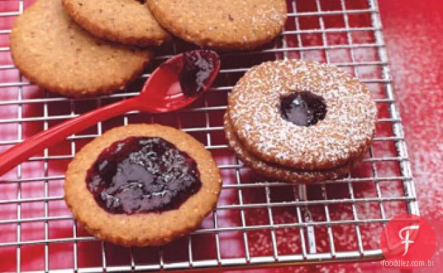 Biscoitos Linzer de avelã com Geléia De Amora