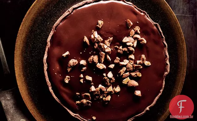 Torta de Chocolate com amêndoas de bordo
