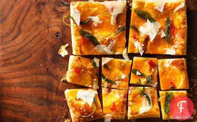 Torta de abóbora com sálvia frita