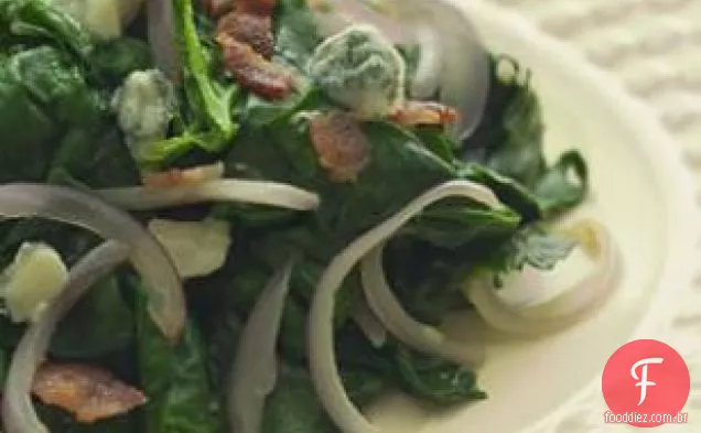Espinafre Salteado Com Cebola Roxa, Bacon E Queijo Azul