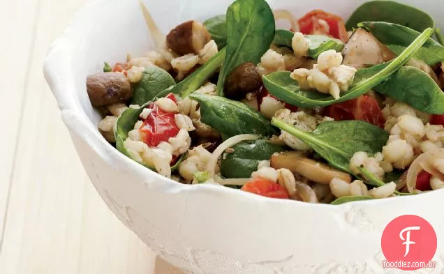 Salada de cevada e espinafre com molho de Tofu