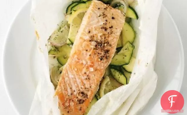 Salmão E Abobrinha Assados Em Pergaminho
