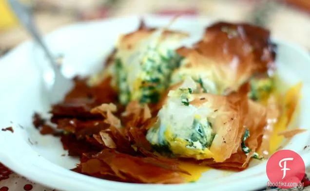 Phyllo Quadrados Com Ovo Cozido, Espinafre E Queijo