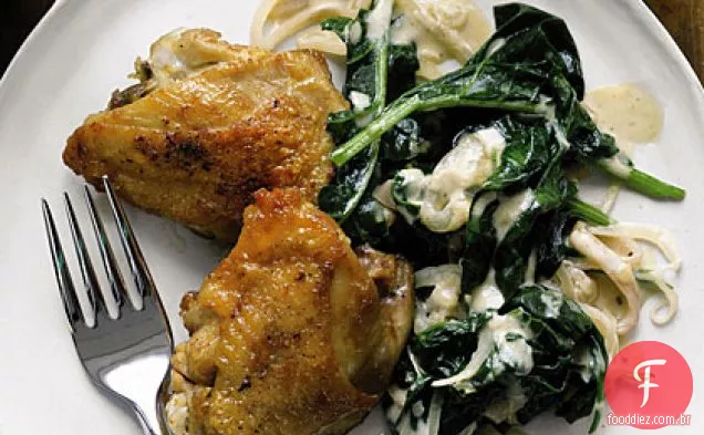 Frango com espinafre cremoso e chalotas