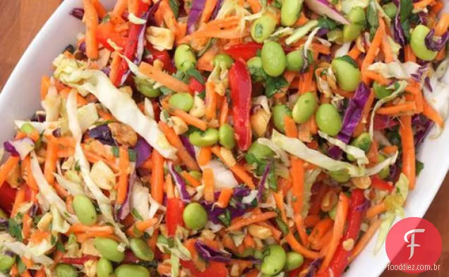 Slaw Asiático Com Molho De Amendoim gengibre