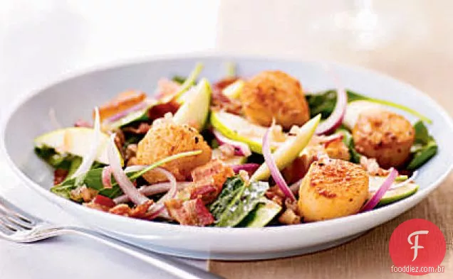 Vieiras grelhadas sobre Bacon e Salada De Espinafre com vinagrete de cidra