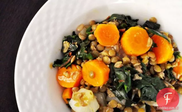 Salada de lentilha e cenoura com couve