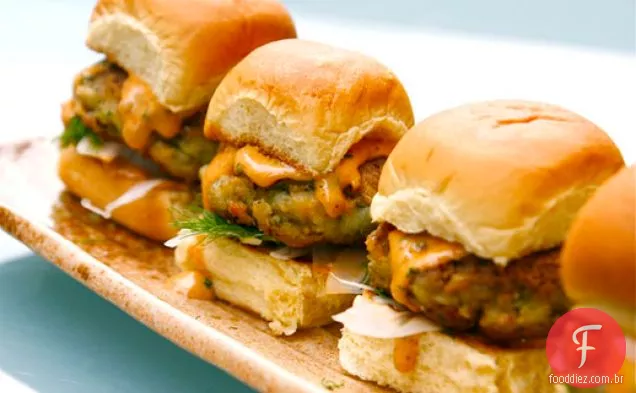 Pequenos Pratos: Crabby Falafel ' Sliders