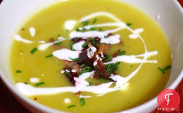 Sopa de abóbora e maçã com beterraba e Bacon