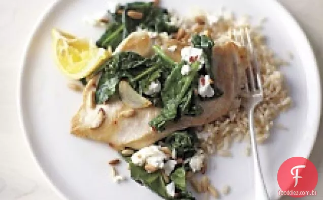 Frango Salteado Com Espinafre, Alho E Pinhões
