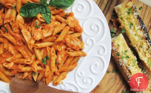 Frango e Penne em molho de Creme de Vodka