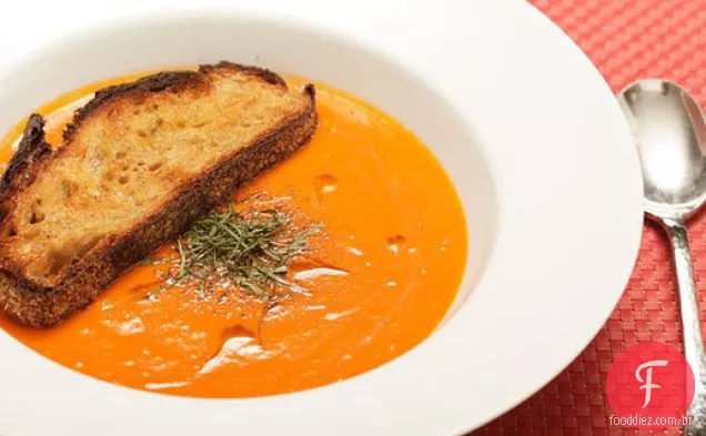 Sopa cremosa de tomate de 15 minutos (Vegan)