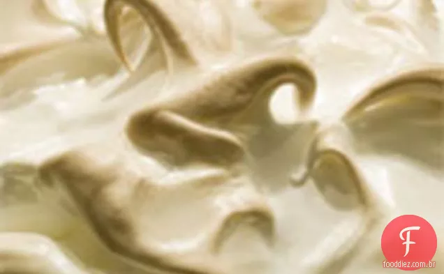 Bolo de chocolate sem farinha do Sherry Yard com cobertura de merengue