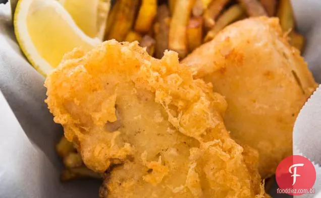 Peixe e batatas fritas