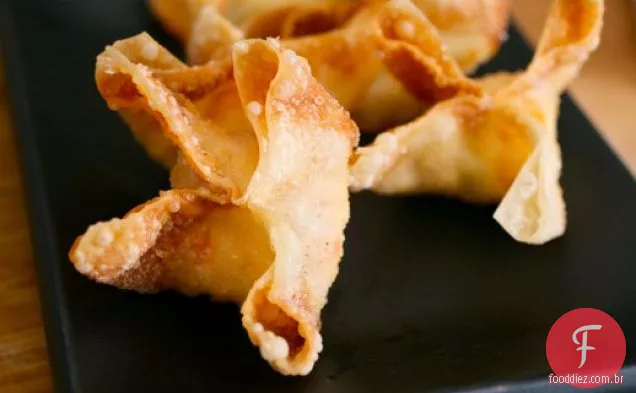 Rangoons de caranguejo (Puffs de caranguejo) com molho agridoce