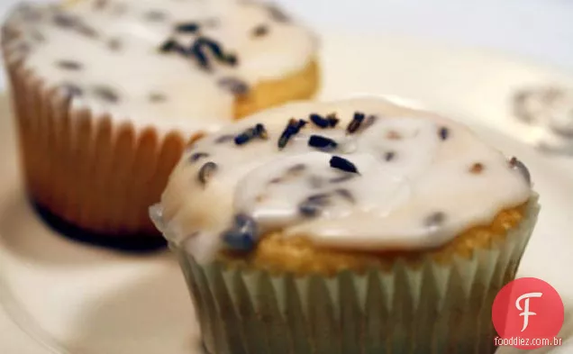 Francês em um Flash: Crème Fraîche Cupcakes com Provence lavanda glacê