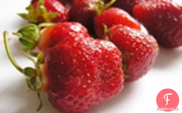 Jantar Esta Noite: Salada De Morango Com Espinafre